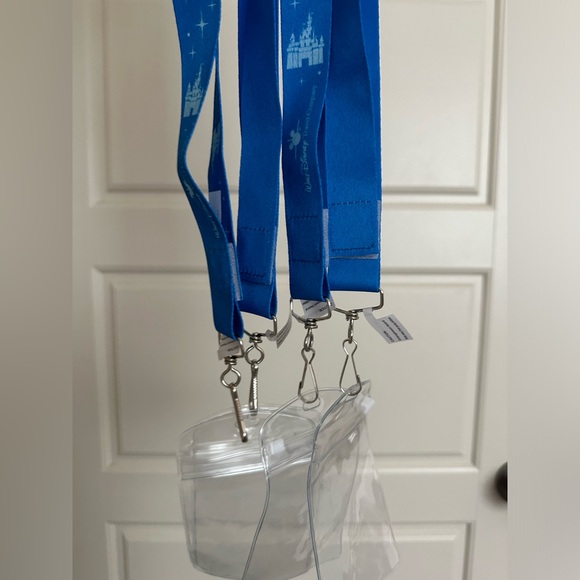 Bundle of 4 Disneyland lanyards. - Picture 4 of 4